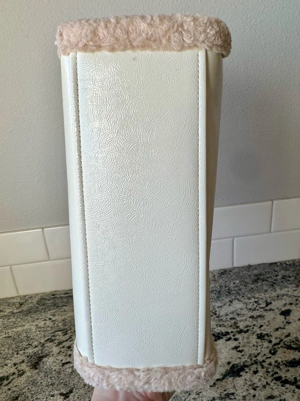 kate spade Jett Faux Shearling Small Tote in Meringue/Winter White. VGUC